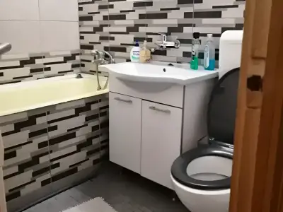Apartament inchiriere Sector 5 Bucuresti baie moderna cada